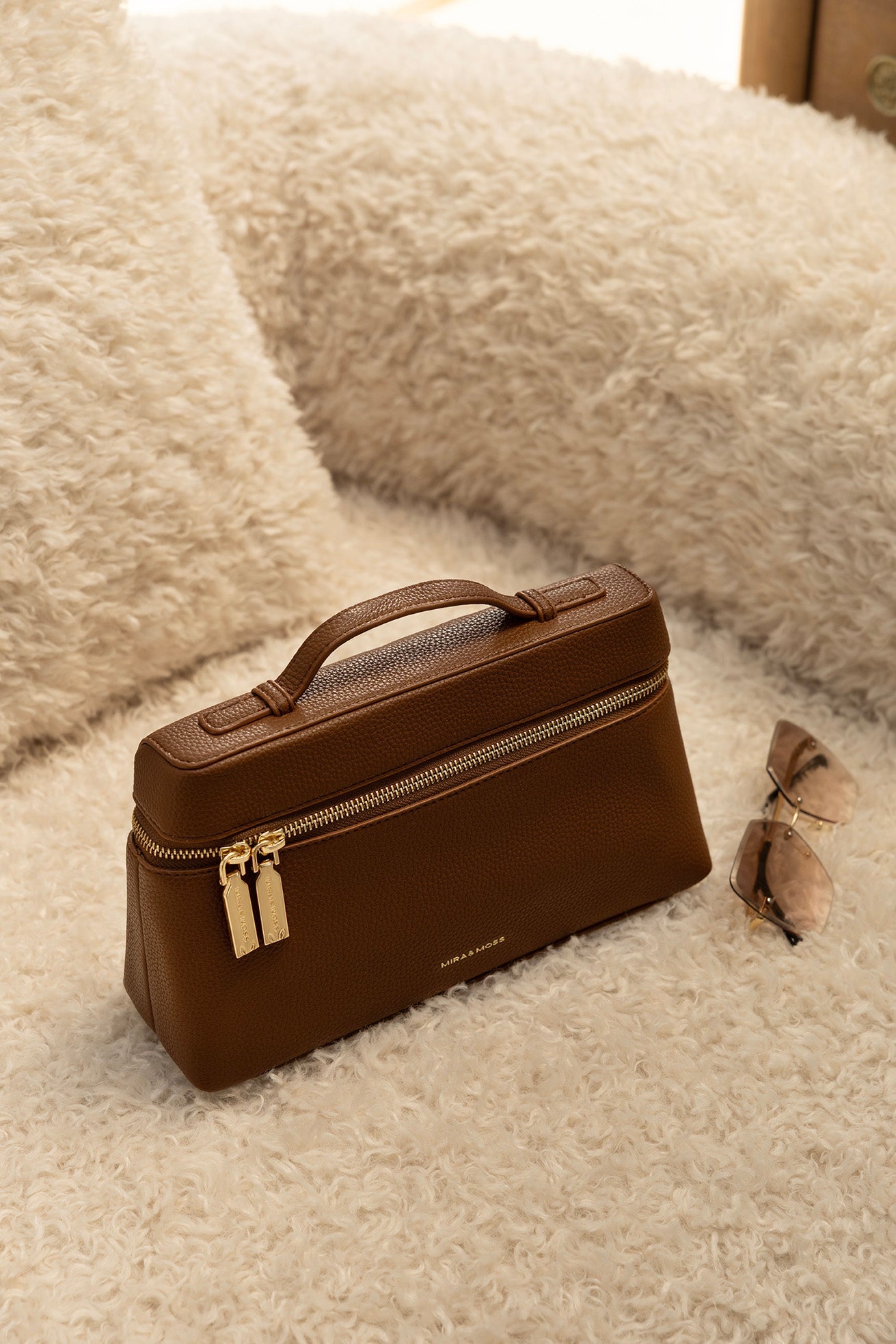 Classic Tale Crossbody Bag - Chestnut
